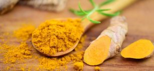 Curcuma e pepe nero proprietà e controindicazioni